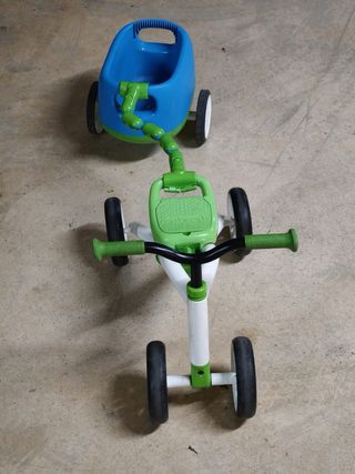 Triciclo infantil con remolque azul