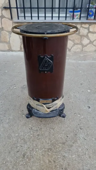 Estufa de leña Hergom negra y marrón