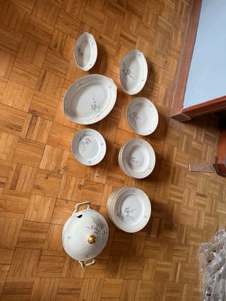 Juego de vajilla antiguo de cerámica