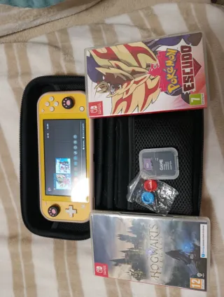 Nintendo Switch Lite Amarilla + Juegos