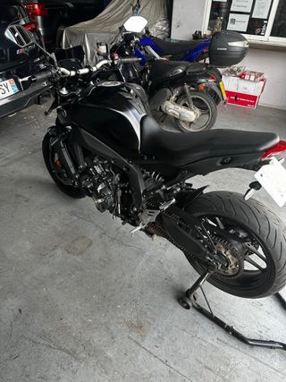 Yamaha MT-09 Naked Negra