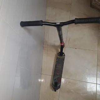 Patinete Oxelo Negro y Rojo