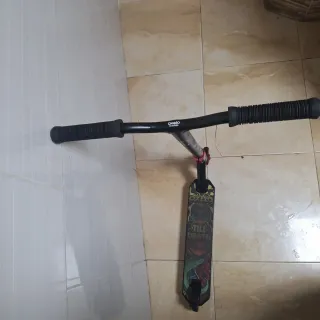 Patinete Oxelo Negro y Rojo