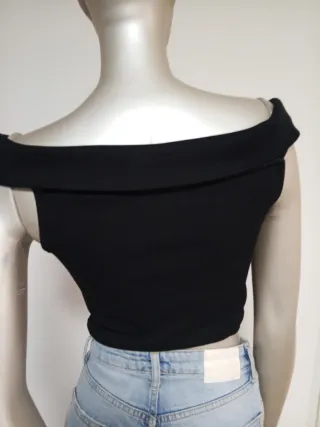 Top Negro Hombros Descubiertos Lefties.