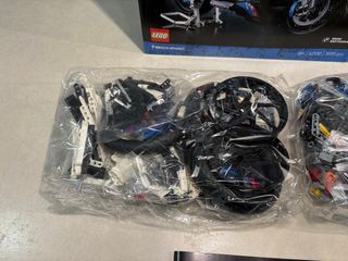 Lego Technic BMW M 1000 RR 42130