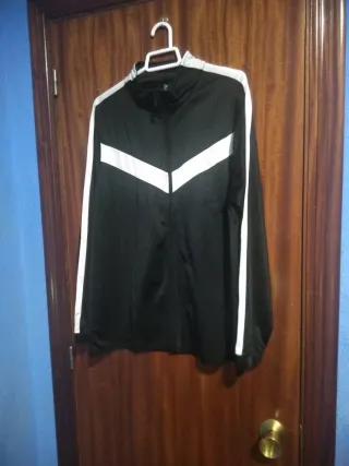 Chaqueta chándal negra y blanca Talla S