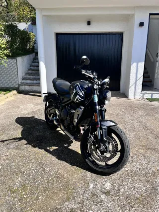 Triumph Trident 660 Negra