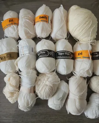 Gomitoli lana bianchi misti