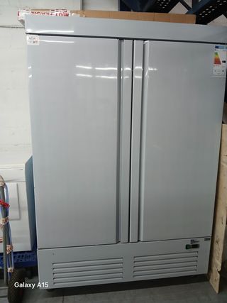 congelador vertical: móvil 742026971