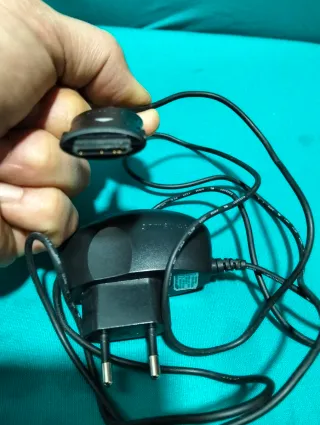 Cargador de móvil negro