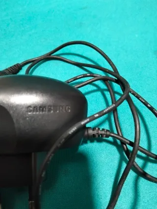 Cargador de móvil negro