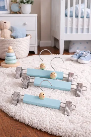 Lote 3 cabides madeira azuis bebé criança