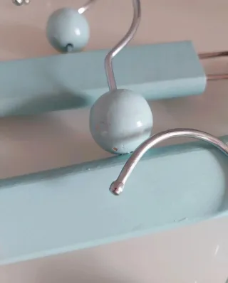 Lote 3 cabides madeira azuis bebé criança