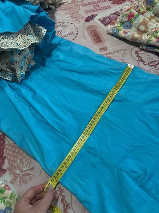 Traje de flamenca azul con volantes