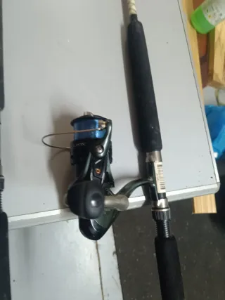 2 cañas de pescar 2,40m con carretes.