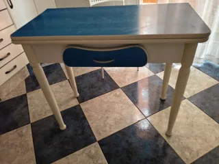 Mesa de cocina extensible azul y blanco