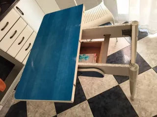 Mesa de cocina extensible azul y blanco