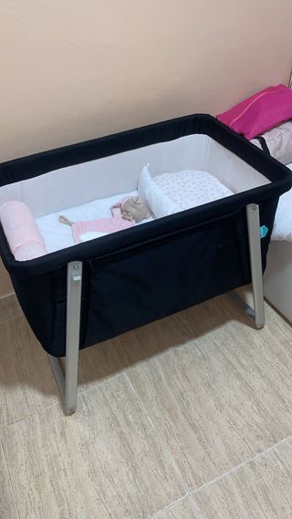 Cuna de bebé negra