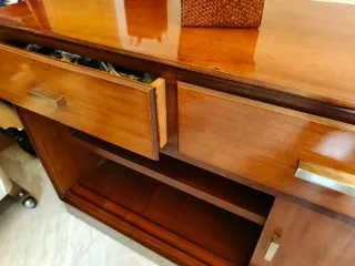 Escritorio profesional con archivador