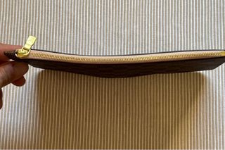 Cartera Louis Vuitton Damier Ebene sobre pequeña