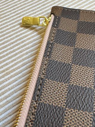Cartera Louis Vuitton Damier Ebene sobre pequeña
