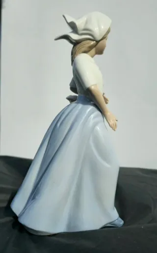 Porceval Joven con Cesta Porcelana