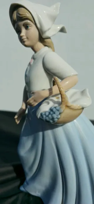 Porceval Joven con Cesta Porcelana