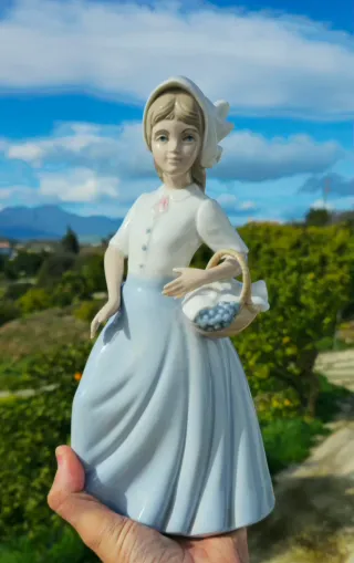 Porceval Joven con Cesta Porcelana