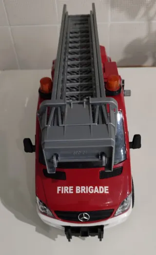 Precioso camión Bomberos Bruder
