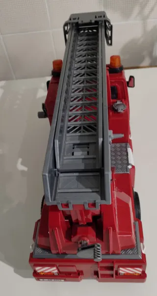 Precioso camión Bomberos Bruder