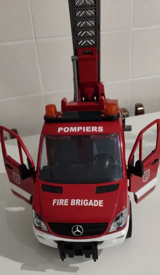 Precioso camión Bomberos Bruder