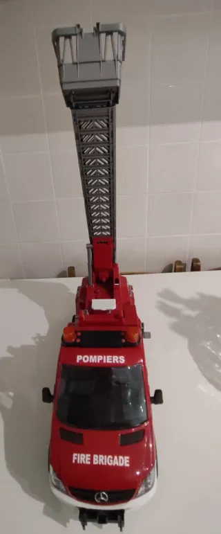 Precioso camión Bomberos Bruder