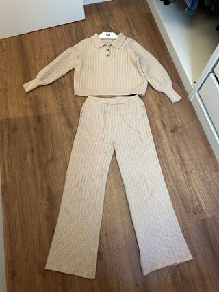 Conjunto de punto beige