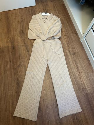Conjunto de punto beige