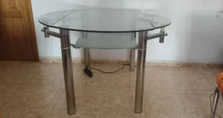 Tavolo da pranzo rotondo in vetro e metallo