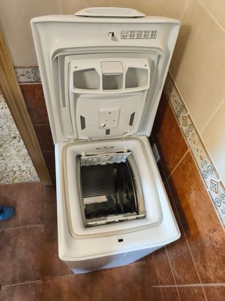 En Navalagamella. Lavadora Hoover 7 kg