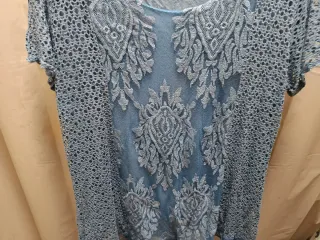 Jersey azul con encaje