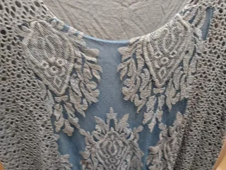 Jersey azul con encaje