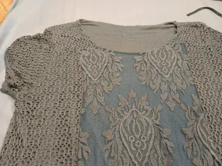 Jersey azul con encaje