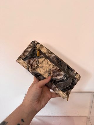 Billetera Guess Estampado Animal Vintage