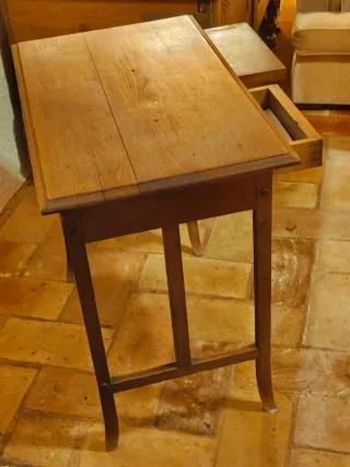 Mesa auxiliar roble antigua