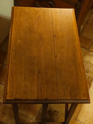 Mesa auxiliar roble antigua