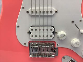 E635524-0 Guitarra Electrica Squier Stratocaste