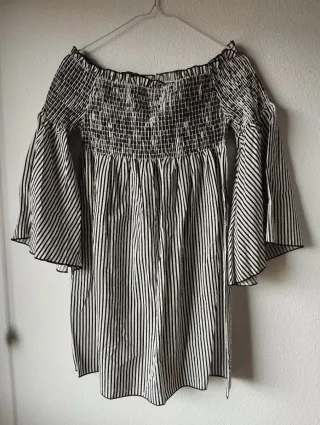 Blusa de rayas off-the-shoulder