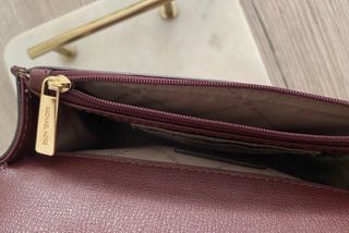 Bolso Michael Kors con tachuelas doradas