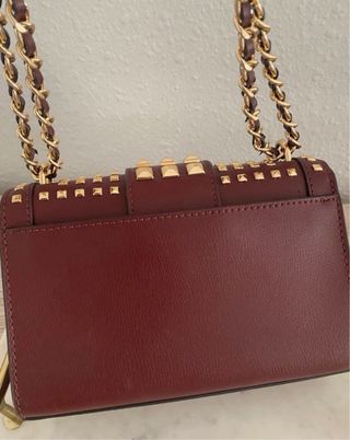 Bolso Michael Kors con tachuelas doradas