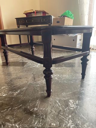 Vetrinetta, specchio, attaccapanni e tavolino