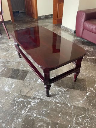 Vetrinetta, specchio, attaccapanni e tavolino