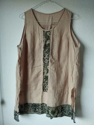 Top sin mangas con estampado floral