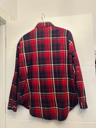 Camisa de cuadros azul y roja